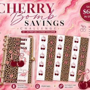 Könnte beinhalten: Ein Spar-Challenge-Set in Rosa und Leopardenmuster mit dem Text "CHERRY BOMB SAVINGS CHALLENGE". Enthält einen Ordner, Tracker und den Text "SPARE 670 $ IM STIL!". Das Design zeigt Kirschen und eine rosa Schleife.