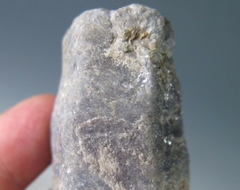 2,4" seltene und riesige gut kristallisierte blaue Saphir-Kristall aus Brasilien Y 233