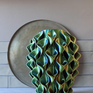 Vaso stampato in 3D dal design moderno e ondulato, disponibile nei colori giallo, blu e rosso, vaso decorativo per interni.