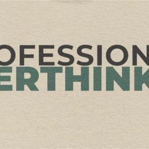 Camiseta para personas que piensan demasiado, camiseta divertida para introvertidos, camiseta gráfica minimalista, regalo para pensadores, camiseta con humor sobre la ansiedad, gris, blanco, arena. imagen 7