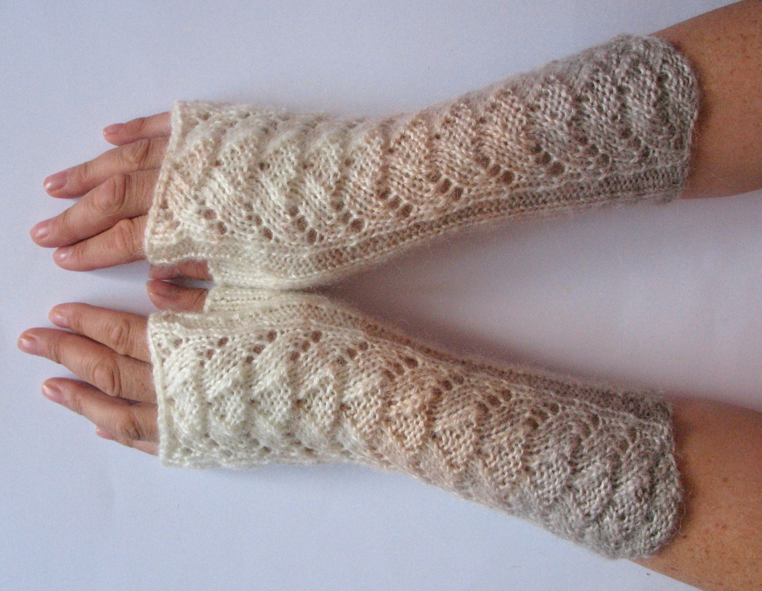 Fingerless Gloves in Almost Black and Beige main image 1