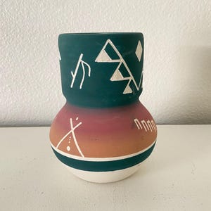 Vaso in ceramica del sud-ovest / Decorazione in ceramica dipinta a mano / Base firmata