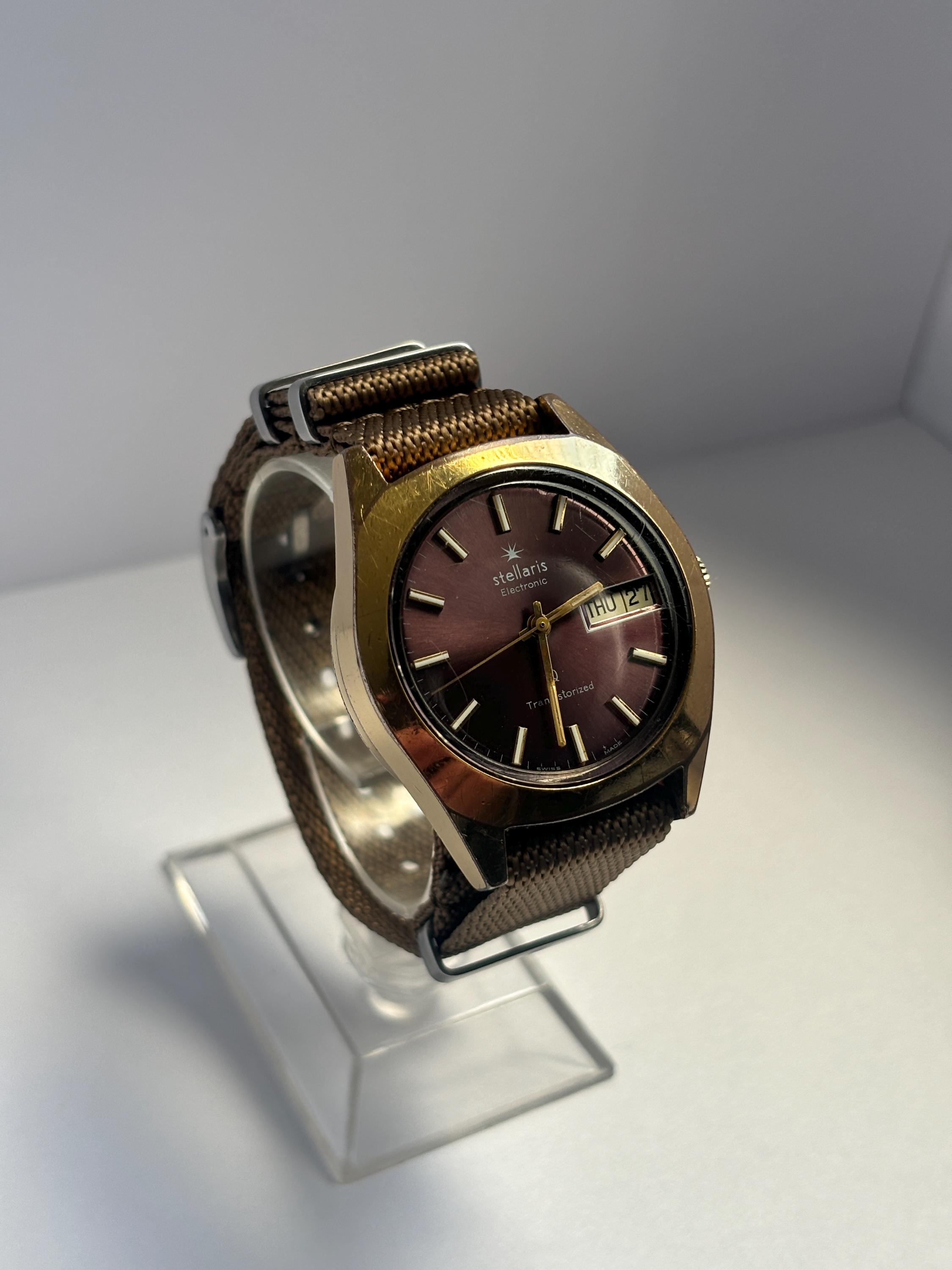 Vintage Stellaris Brown Sunburst Day Date Men\'s Electronic Wristwatch Gold Tone Stellaris Swiss Made Electronic Wrist Watch – Ticktock Guru main image 3