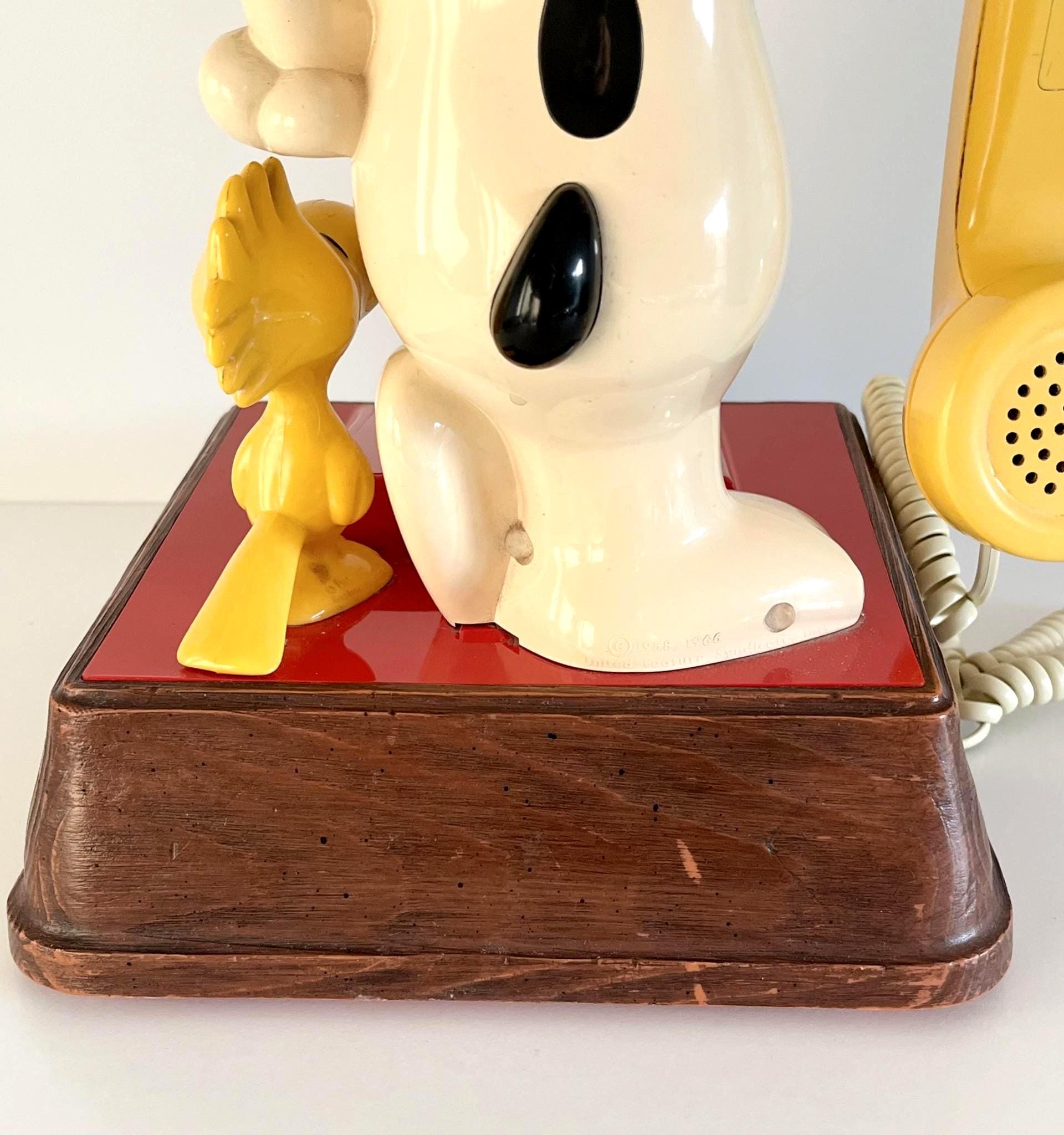 Vintage 1976 Snoopy Telephone Peanuts Push Button Snoopy