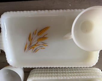 Juego de almuerzo vintage Anchor Hocking Fire King Golden Wheat - Colección de cristalería de mediados de siglo de 8 piezas