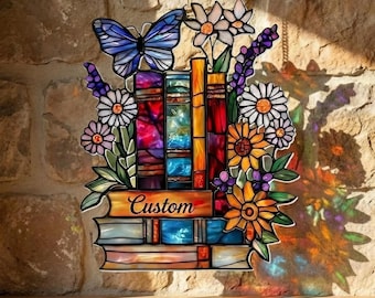 Personalisierte Bücherstapel Acryl Suncatcher, Schmetterling Blumenfensterbehang, Benutzerdefinierte Name Buch Liebhaber Dekor, Lehrer Geschenk