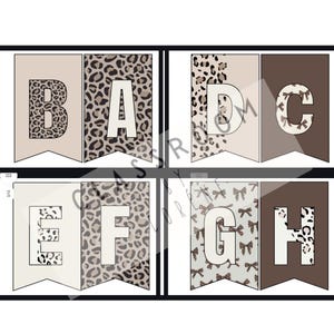 Könnte beinhalten: Ein Satz von acht dekorativen Bannerflaggen, die jeweils einen Buchstaben von A bis H zeigen. Die Flaggen haben eine neutrale Farbpalette mit Leopardenmuster, Schleifen und Vollfarben. Die Buchstaben sind in einer fetten, weißen Schrift.