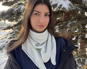 Bufanda triangular de cachemira y merino hecha a mano / Calentador de cuello suave para invierno