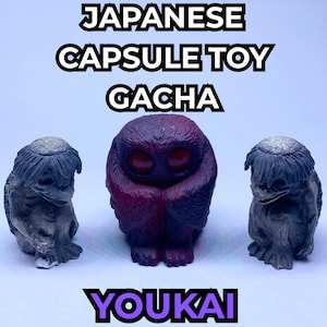 Japansk Yokai-figurset – Mothman & Kappa Capsule Toy Collectibles