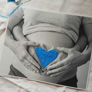 Spersonalizowany haft ze zdjęciem na papierze jako prezent na narodziny dziecka, prezent dla nowych rodziców, prezent dla przyszłej mamy, prezent na baby shower, prezent ciążowy, prezent świąteczny