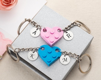 Set de llaveros personalizados con iniciales en forma de corazón, llaveros a juego para parejas