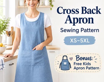 Könnte beinhalten: Eine hellblaue Schürze mit überkreuzten Trägern und zwei Vordertaschen. Der Text lautet: Cross Back Apron Sewing Pattern XS-5XL. Bonus: Free Kids Apron Pattern. Die Schürze wird über einem weißen T-Shirt und einer dunklen Hose getragen.