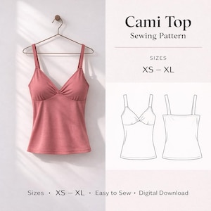 Puede incluir: Un top camisero rosa polvoriento colgado de una percha de madera. El top tiene cuello en V y tirantes ajustables. La imagen también incluye un diagrama de patrón de costura y el texto "Cami Top Sewing Pattern" y "Tallas XS - XL."