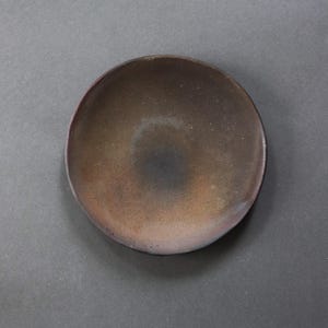 Shigaraki-yaki "Tatara" Carbonized Black Plate, Hand-Pressed Japanese Dinnerware, Wabi-Sabi Stone Texture, Zen Ceramic Art Piece, 8.2-inch