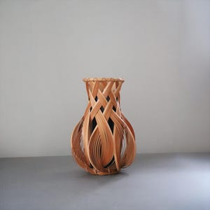 竹製　茶色　花瓶 　編み込みデザイン アンティークの竹の花瓶 - Etsy 日本