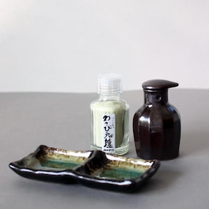 Japanskt Wasabi-saltset med Hasami-sojasåsdispenser och kryddskålar | Suruga Bay Toda-salt | Wabi Sabi-servis, present
