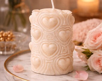 Vela cilíndrica Corazón Derretido – Aroma romántico a vainilla, mezcla de cera de soja y coco