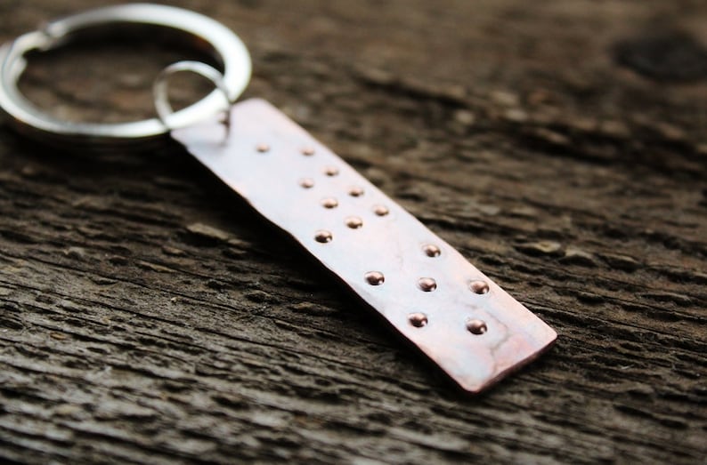 Porte-clés secret en braille personnalisé, cuivre rustique, cadeau unisexe image 2