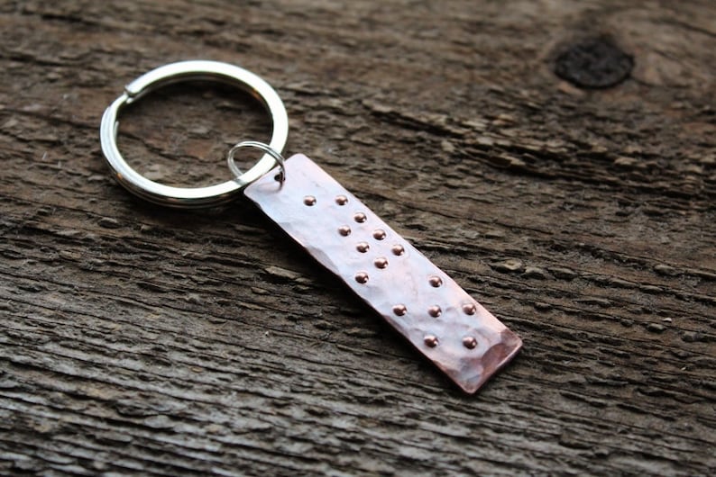 Personalized Braille Secret Message Keychain, Rustic Copper, Unisex Gift imagem 3