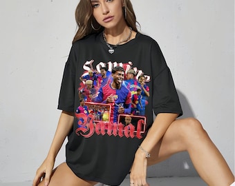 ラミン・ヤマル バルセロナ Tシャツ グラフィックTシャツ、サッカースター コラージュシャツ、サッカーファンギフト、ストリートウェア オーバーサイズTシャツ、ユニセックス バルサシャツ