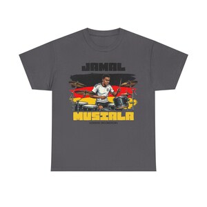 ジャマル・ムシアラ グラフィックTシャツ ドイツ、フットボールドラマーTシャツ、ドイツエンジニアリングシャツ、サッカーファンギフト ユニセックス オーバーサイズ ストリートウェア 画像 16