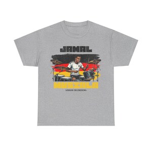 ジャマル・ムシアラ グラフィックTシャツ ドイツ、フットボールドラマーTシャツ、ドイツエンジニアリングシャツ、サッカーファンギフト ユニセックス オーバーサイズ ストリートウェア 画像 11