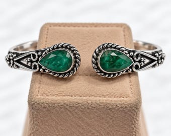 Armreif aus Sterlingsilber mit grünem Edelstein, Armband im Südwest-Boho-Stil