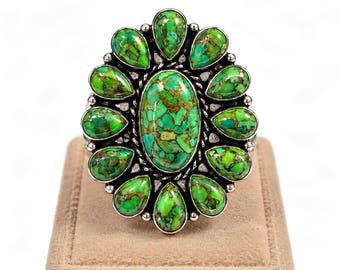 Handgefertigter Ring aus Sterlingsilber mit grün-kupferfarbenem Türkisblüten-Cluster – Statement-Schmuck im Südwest-Boho-Stil