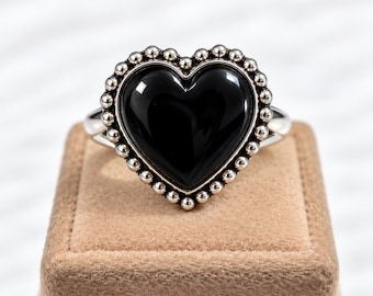 Herzring aus schwarzem Onyx, Perlenkranz aus Sterlingsilber, Statement-Schmuck im Gothic-Boho-Stil