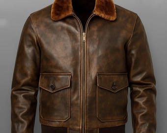 Chaqueta bomber de cuero para hombre con cuello de piel, estilo aviador vintage marrón.
