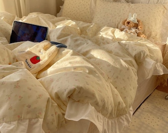 Juego de cama con volantes florales color crema y ribete de encaje, decoración de dormitorio estilo coreano