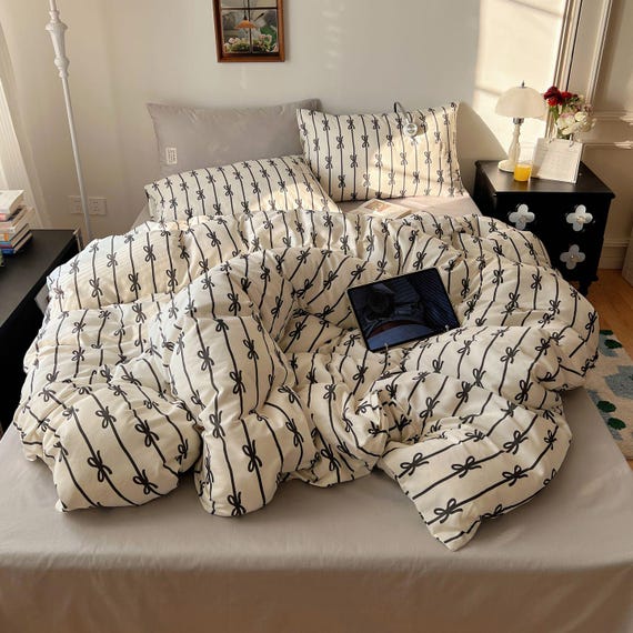 initCream Black Bow Pattern Stripe Bedding Set Korean Style Bedroom Decor