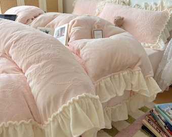 Juego de cama con volantes en relieve rosa y edredón floral vintage