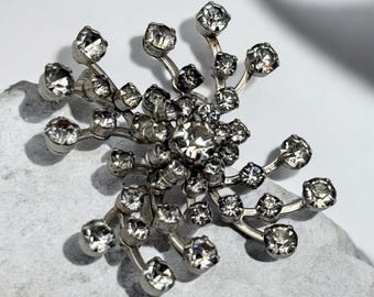 Vintage 1950s–60s Rhinestone Starburst Brooch – Silver-Tone Aurora Cluster