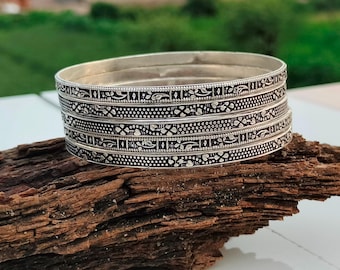 5 Set Silber Band Armreifen, stapelbare Silber Armbänder, Minimalist Schmuck.