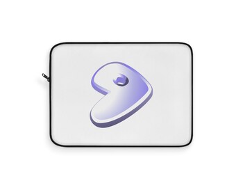 Op de afbeelding: Een witte laptophoes met een gecentreerde, gestileerde afbeelding van een lichtpaarse, afgeronde, komma-achtige vorm met een kleine ronde uitsparing. De hoes heeft een zwarte ritssluiting aan de zijkant en een zwarte rand rondom de rechthoekige tas.