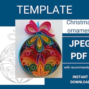 Op de afbeelding: Een kleurrijke kerstversiering gemaakt met papierquillingtechnieken. De versiering is een levendige mix van regenboogkleuren, met een roze strik aan de bovenkant. De afbeelding bevat ook een zwart-wit omtrek van de versiering en de woorden "TEMPLATE", "Christmas ornament", "JPEG", "PDF", "with recommendations", en "INSTANT DOWNLOAD".