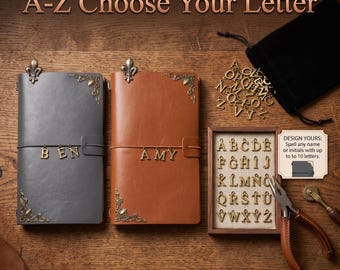 Gepersonaliseerde leren dagboek met naambedels, aangepast notitieboek, AZ initiële planner, vintage messing dagboek cadeau voor haar