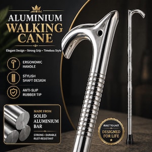 Könnte beinhalten: Ein polierter Aluminium-Gehstock mit ergonomischem Griff und stilvollem Schaftdesign. Der Stock hat eine rutschfeste Gummispitze und besteht aus einem massiven Aluminiumstab. Der Text lautet "ALUMINIUM WALKING CANE" und "DESIGNED FOR LIFE."