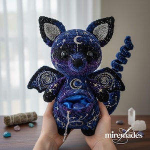 Amigurumi-mönster för kosmiska varelser | Fickdesign med hemliga förvaringssaker | Gosedjur med himmelsk räv, uggla, drake, katt