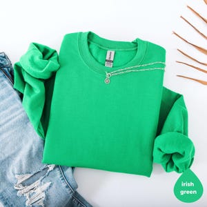 Gildan Heavy Blend Crewneck Sweatshirt, Unisex Fleece Pullover image 6