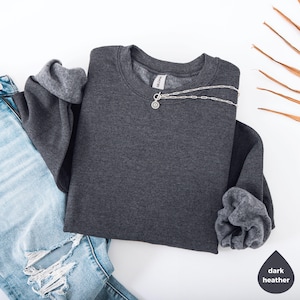 Gildan Heavy Blend Crewneck Sweatshirt, Unisex Fleece Pullover image 1