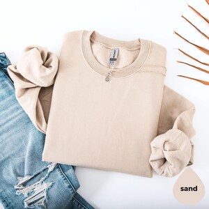Gildan Heavy Blend Crewneck Sweatshirt, Unisex Fleece Pullover image 14
