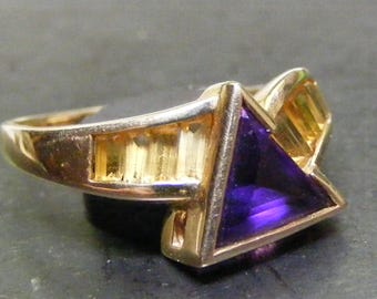 14k Vintage Trillion Amethyst  Ring in Yellow Gold..... Lot 6857