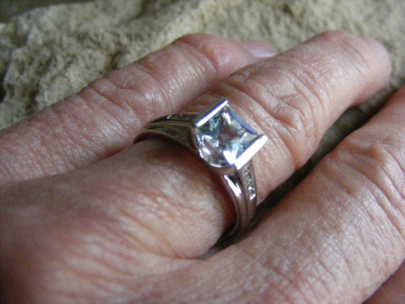 Vintage Princess Cut Sky Blue Topaz Ring in 10k White Gold..... Lot 2468