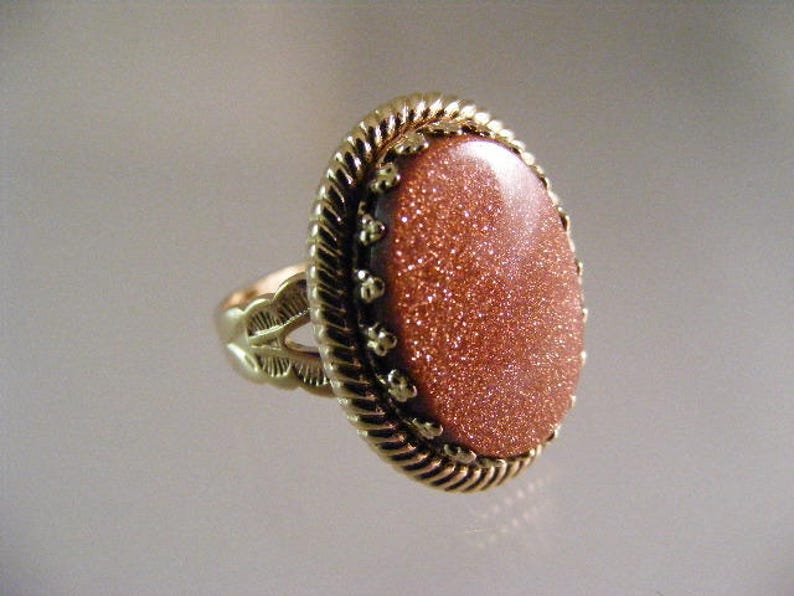 Lot 5503 Vintage Southwest Goldstone Pretty Girl Souvenir Ring in Goldtone ....