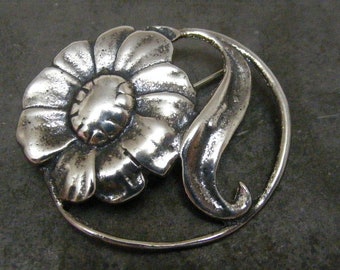 Vintage Daisy Sterling Silver Brooch Pin.....  Lot 6414