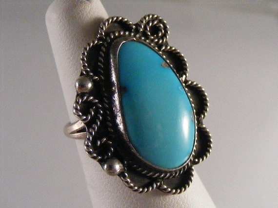 Oval Turquoise Detailed Silver Bead Setting Ring Oval Turquoise Detailed Silver Bead Setting Ring