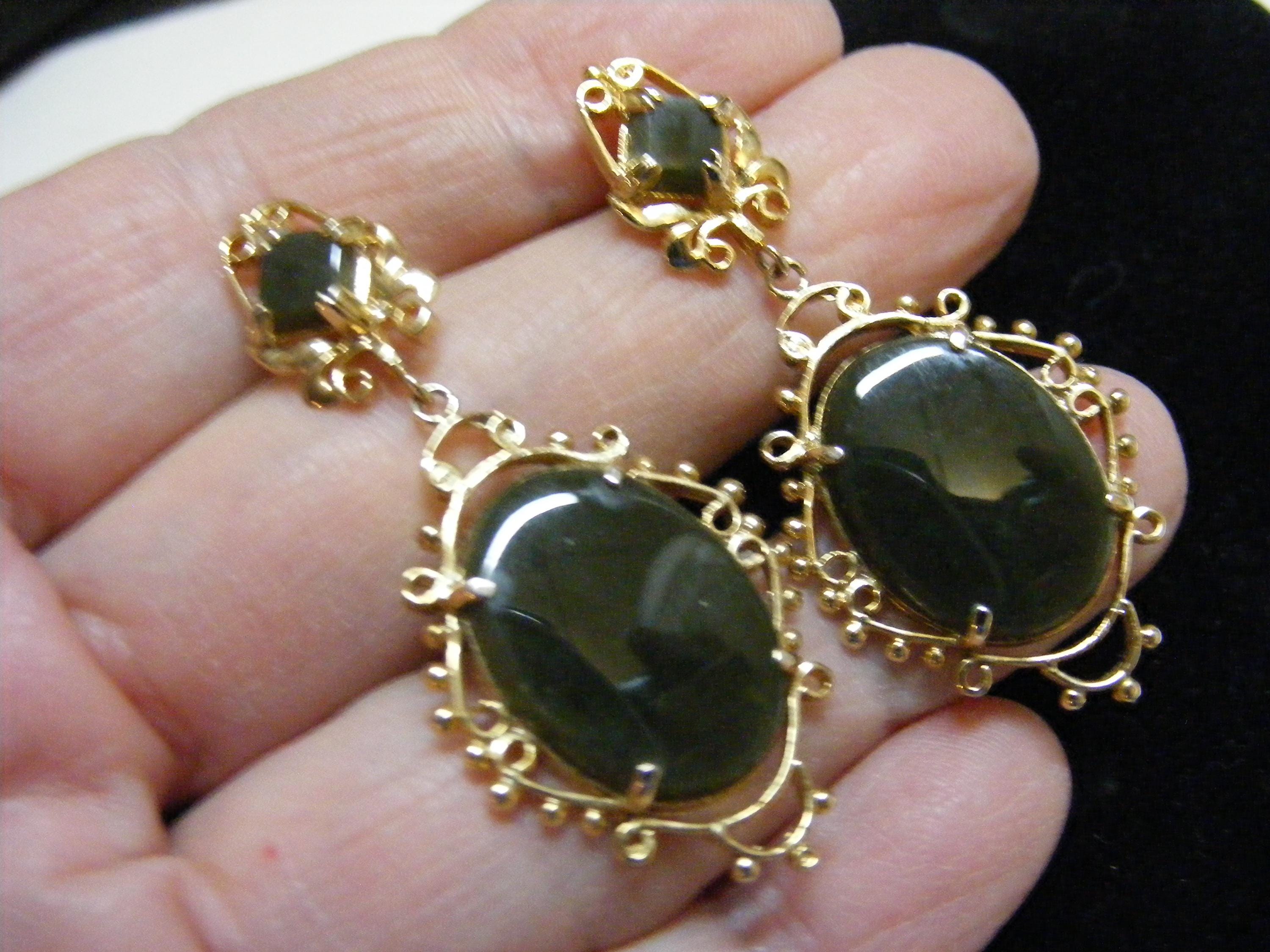 Vintage Deep Green Nephrite Jade Pierced Dangle Earrings in Gilt Silver Lot 6765