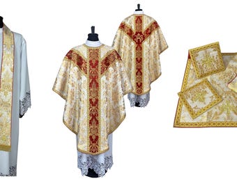 Casulla semigótica con estola, bolsa, manípulo y velo para cáliz; conjunto de vestimenta sacerdotal de brocado dorado con bordado litúrgico.